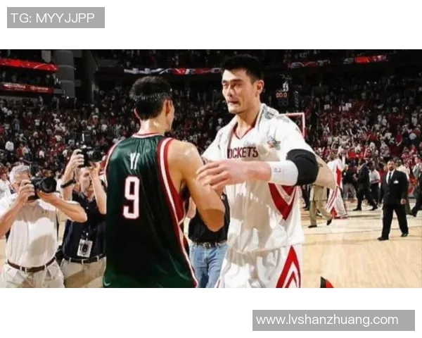姚明在NBA赛场上与魔术队的精彩对决回顾与分析