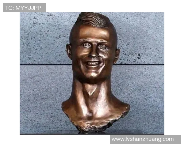 足球明星C罗泥塑艺术作品展现其传奇风采与不屈精神的完美结合